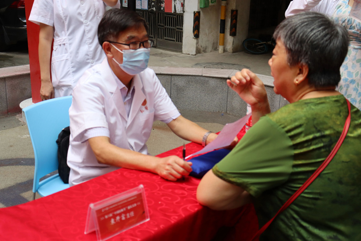 《长江日报》长江健康传播研究院+武汉弘医堂|第六届中国医师节惠民义诊活动圆满开展插图13